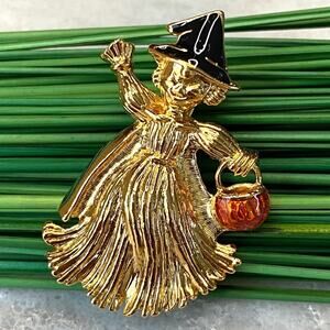 Vintage 1992 Avon Girl Scarecrow gold Brooch